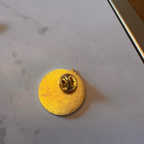 Hogwarts Harry Potter themed Enamel Pin - Picture 2 of 2